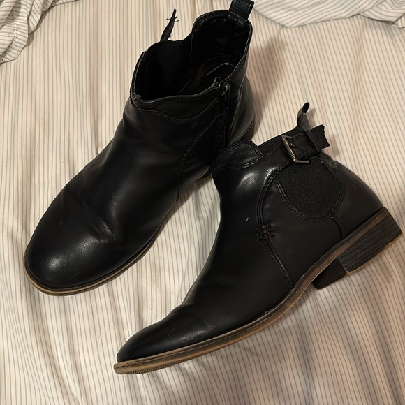 Rampage Booties - Picture 2 of 6